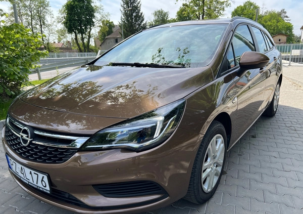 Opel Astra cena 47800 przebieg: 69292, rok produkcji 2016 z Swarzędz małe 326